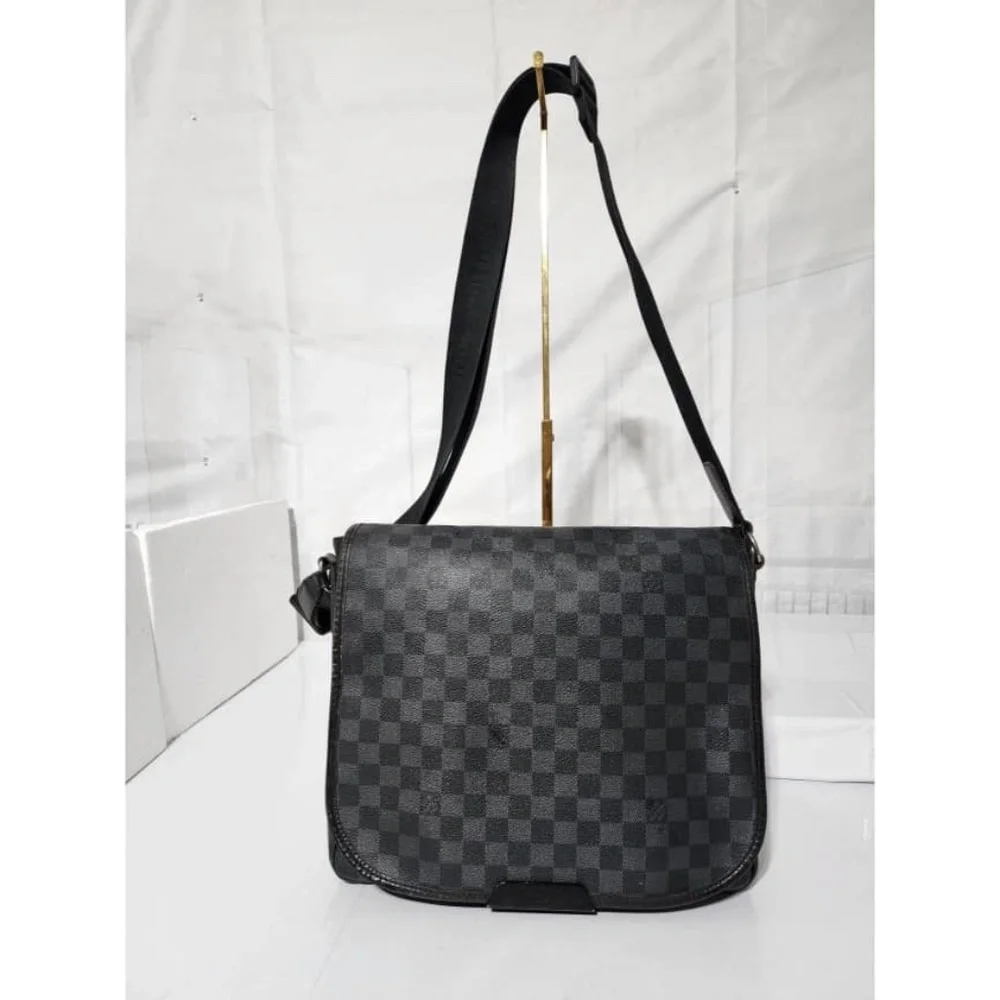 Authentic Louis Vuitton Damier Graphite Renzo Messenger Bag Grey/Black - Picture 1 of 14